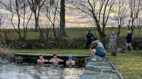 Image 1 of 5 -
            Experience Ice Bath to get an impression of WHM Grundlagen-Workshop at Kefermarkt