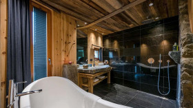 Image 20 of 27 -
            Experience Ice Bath to get an impression of WHM Reisen at Leogang