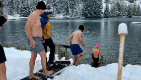 Image 7 of 13 -
            Experience Ice Bath to get an impression of WHM Grundlagen-Workshop at Arosa