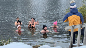 Image 9 of 13 -
            Experience Ice Bath to get an impression of WHM Grundlagen-Workshop at Arosa