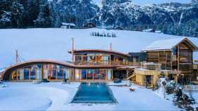 Image 25 of 27 -
            Experience Ice Bath to get an impression of WHM Reisen at Leogang